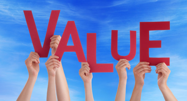 许多人手握红字价值图片下载