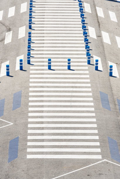 空荡荡的停车场图片下载