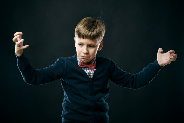 不幸的男孩图片下载