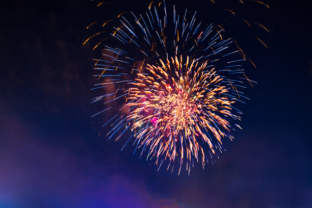 烟花在夜空中图片下载