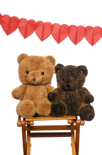 情人节的泰迪熊和纸心。副本的空间。图片下载