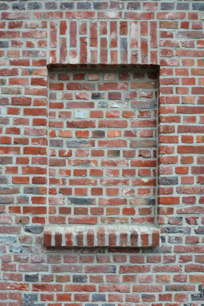 密封的窗户。非常古老的砖墙。背景图片下载