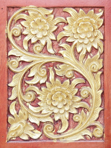 泰国古刹金雕木窗;复古的泰国风格的木材工艺图片下载