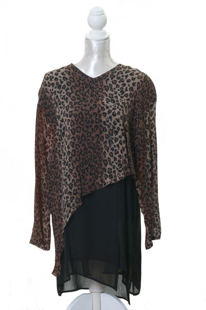 在裁缝的假人身上印上豹纹图片下载