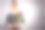 女孩与郁金香充满希望的梦想。图片下载