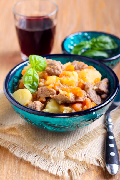 牛肉、胡萝卜、土豆炖菜图片下载