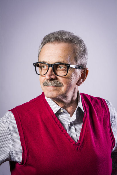 一位老人的肖像图片下载