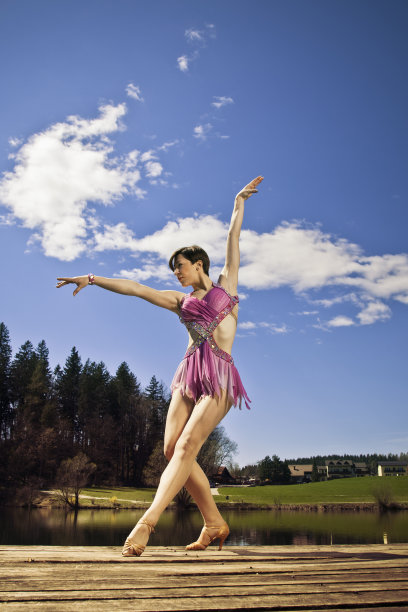 湖畔芭蕾舞演员图片下载