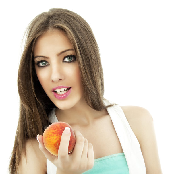 女孩拿着桃子图片下载