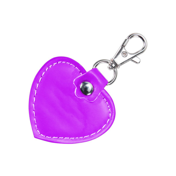 皮革圆形钥匙链与夹锁隔离在白色背景图片下载