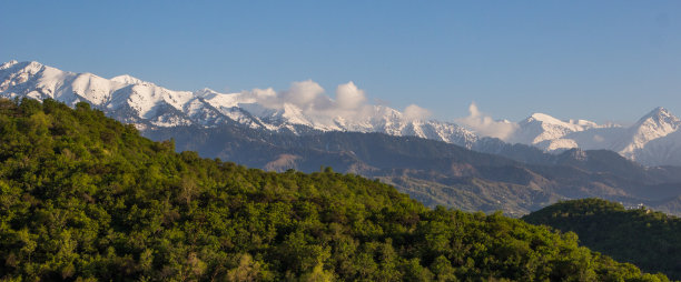 山脉景观，天山山脉，阿拉木图，哈萨克斯坦图片下载