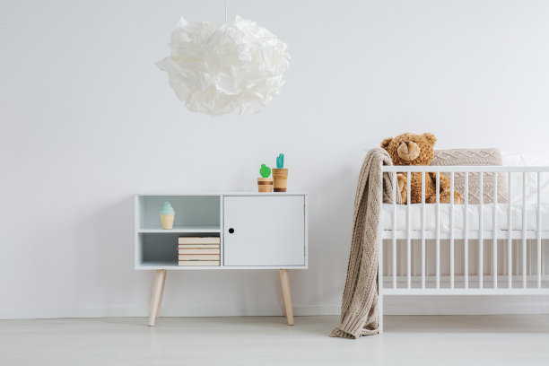 明亮温暖的苗圃图片下载