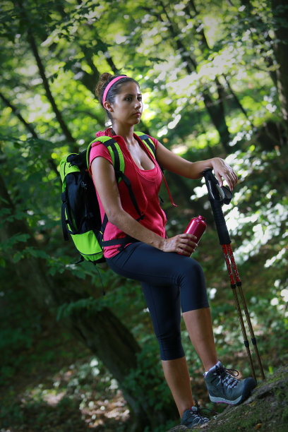旅行者休息了图片下载