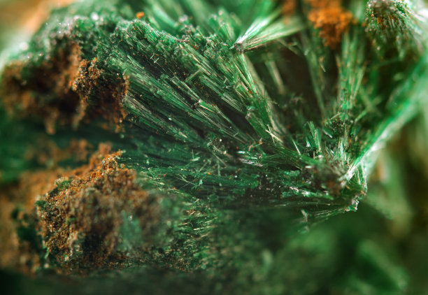 孔雀石的分子式为Cu2CO3(OH)2，为碳酸铜水图片下载