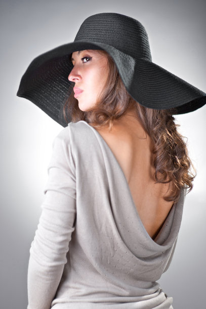 戴帽子的女士图片下载