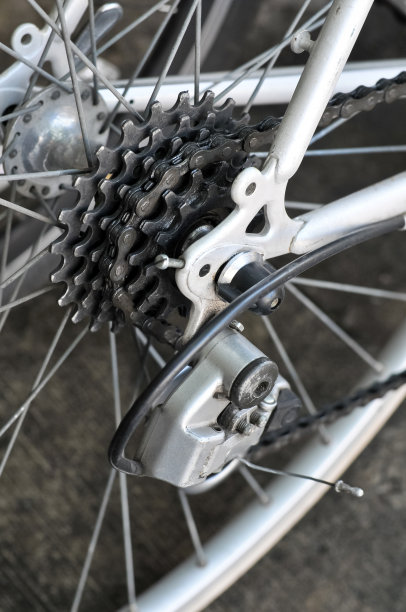 后自行车卡带上的车轮用链条图片下载