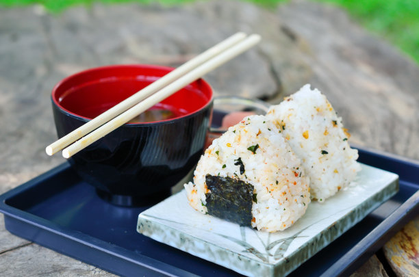 日本寿司配汤图片下载