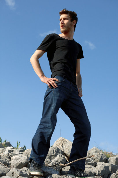 年轻英俊的男图片下载