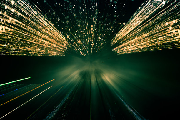 抽象的，模糊的，散景式的彩色照片的烟花上面的河图片下载