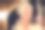 年轻女子在刷牙图片下载