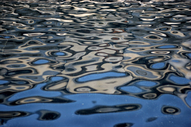 反光的涟漪图片下载