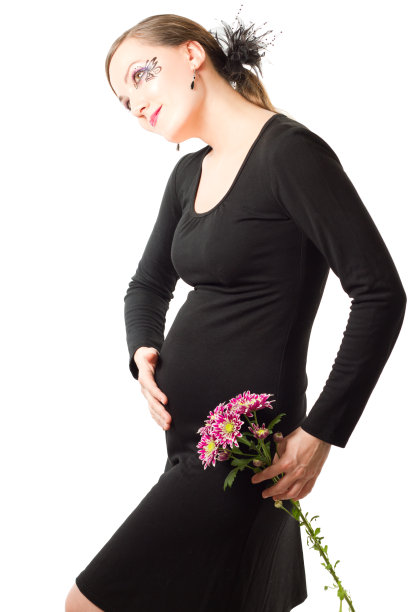 孕妇脸上画着蝴蝶图片下载