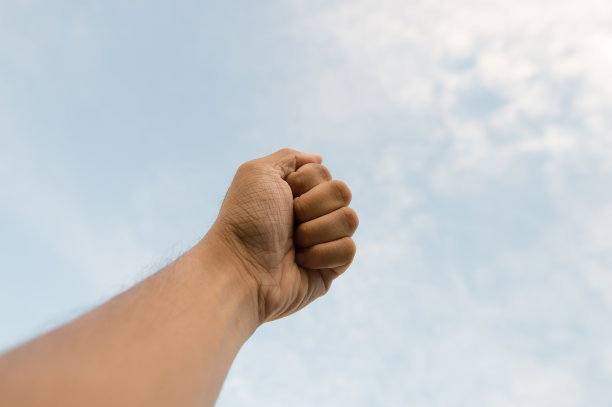 一把撑起天空。图片下载