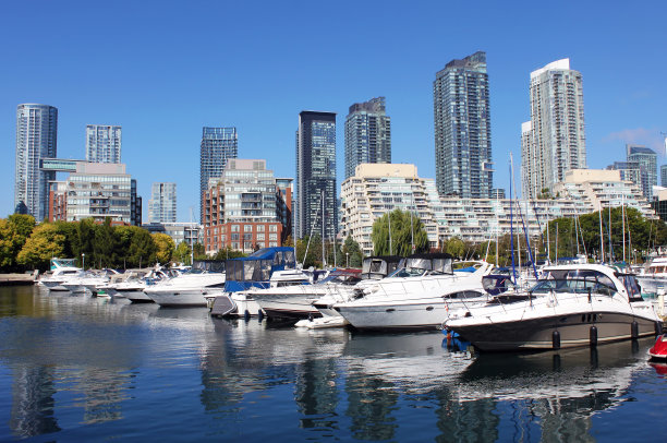 多伦多码头和住宅建筑图片下载