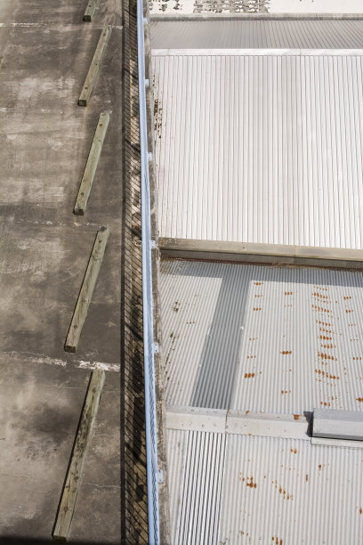 楼顶的停车位图片下载