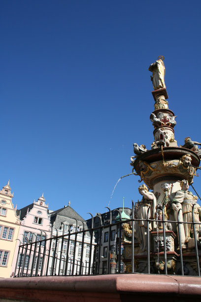 特里尔德国市场喷泉图片下载