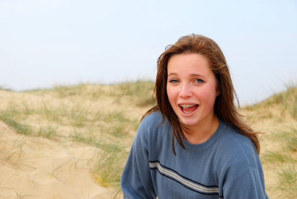 笑的女孩图片下载