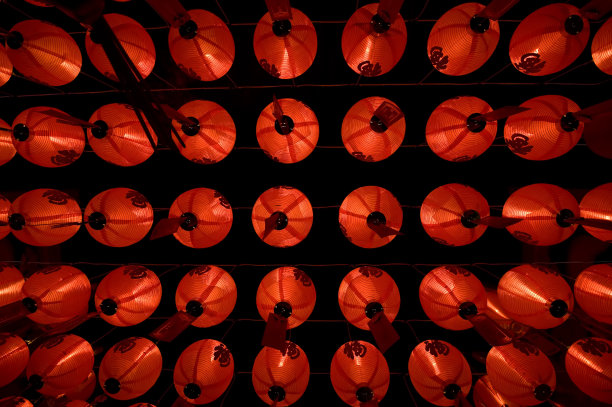 中国纸灯笼低角度图片下载