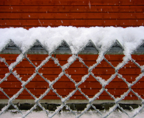 篱笆上的雪图片下载