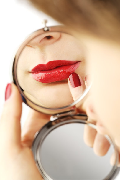 镜子里性感的红唇图片下载