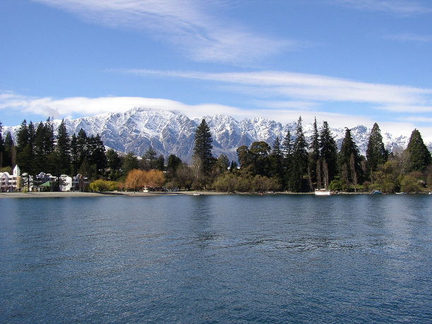 皇后镇的山脉和湖泊图片下载