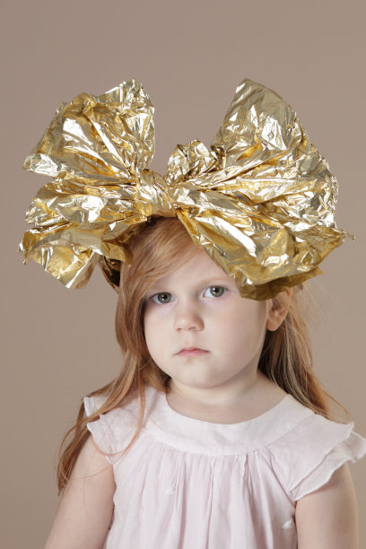 一个红发小女孩的肖像图片下载