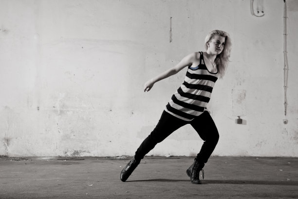 城市女孩跳舞图片下载