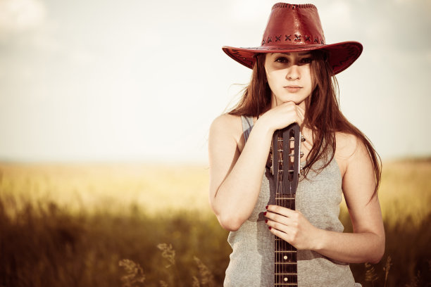 女人的肖像和吉他图片下载
