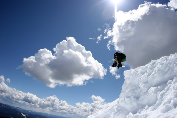 野外爱发牢骚的人图片下载