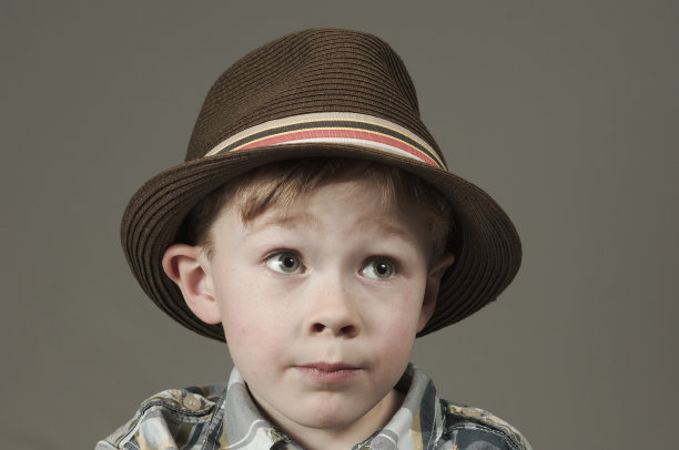 有抱负的小男孩图片下载