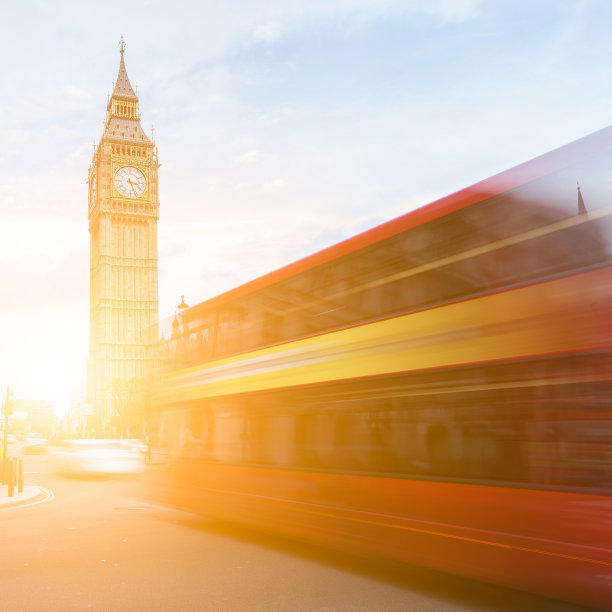 大本钟和典型的红色巴士，伦敦图片下载