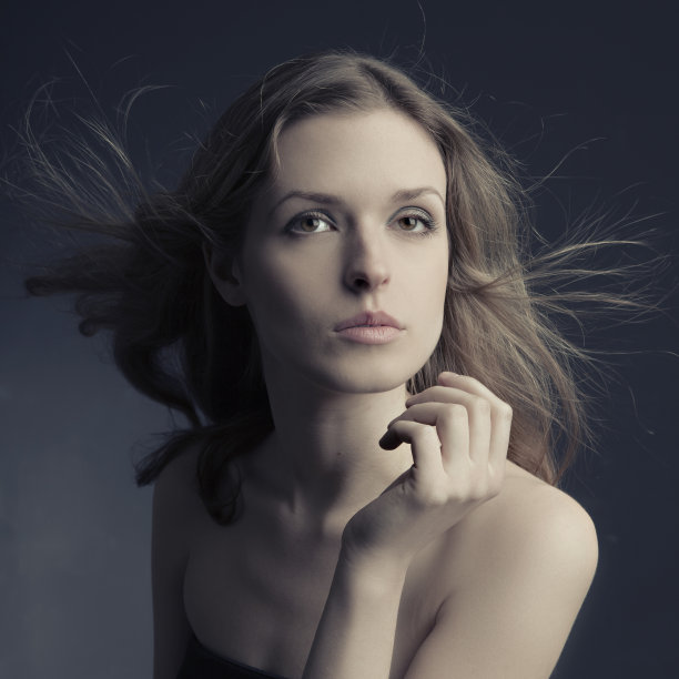 美丽的年轻女子图片下载