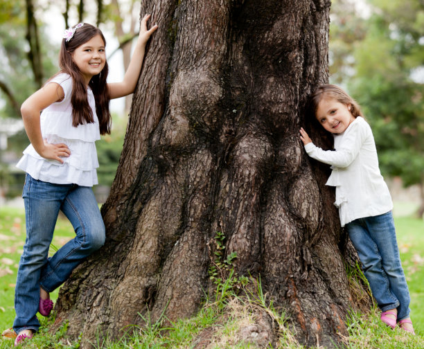公园里的女孩图片下载