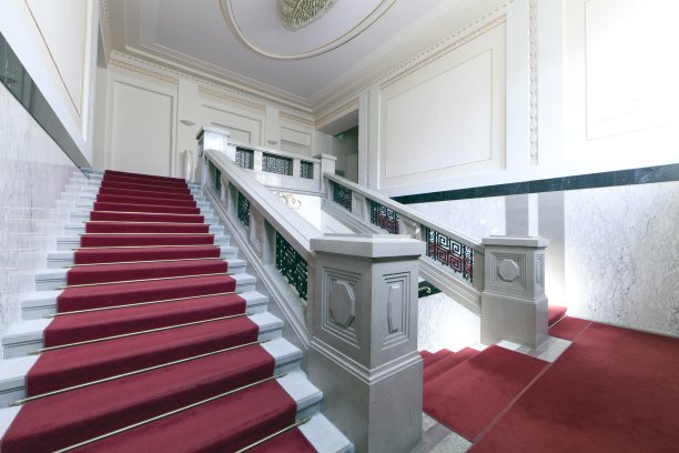 豪华宫殿内的楼梯图片下载