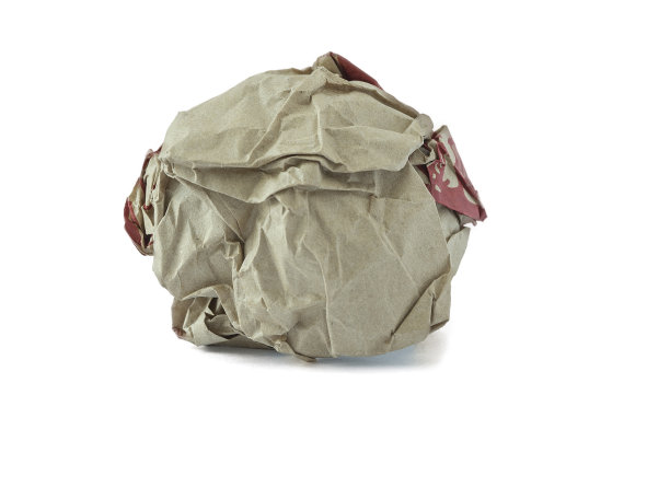 皱巴巴的纸球图片下载