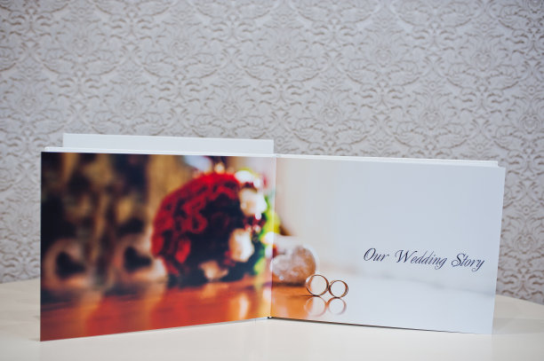 豪华白色皮革婚礼相册和相册图片下载