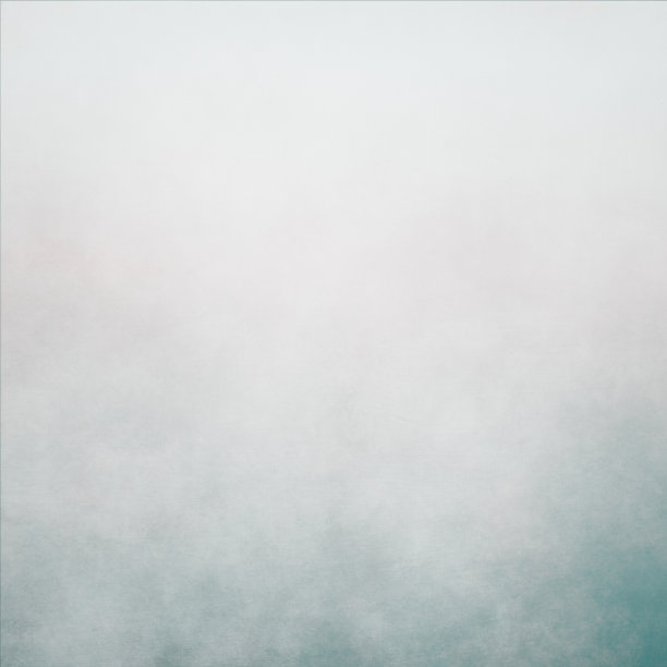 阴沉的灰色天空覆盖了大部分背景素材图片