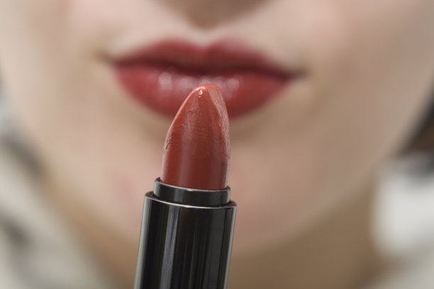 红色的口红和嘴唇图片下载