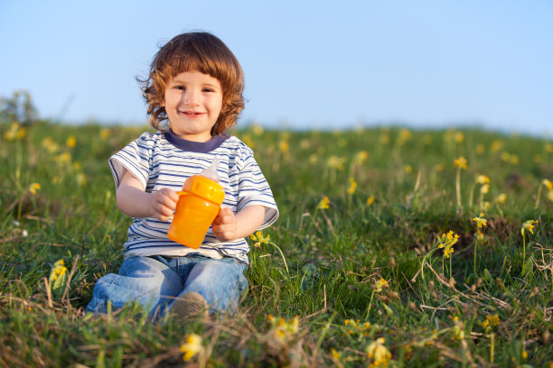 蹒跚学步的图片下载