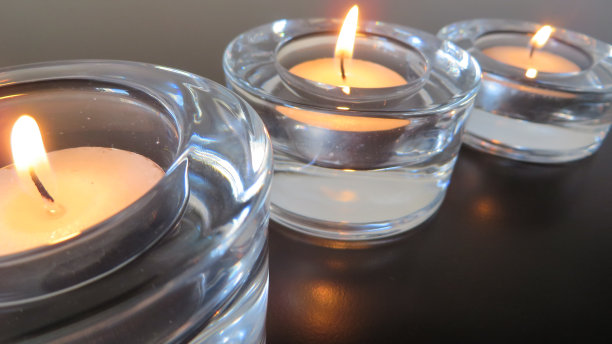 三支蜡烛图片下载